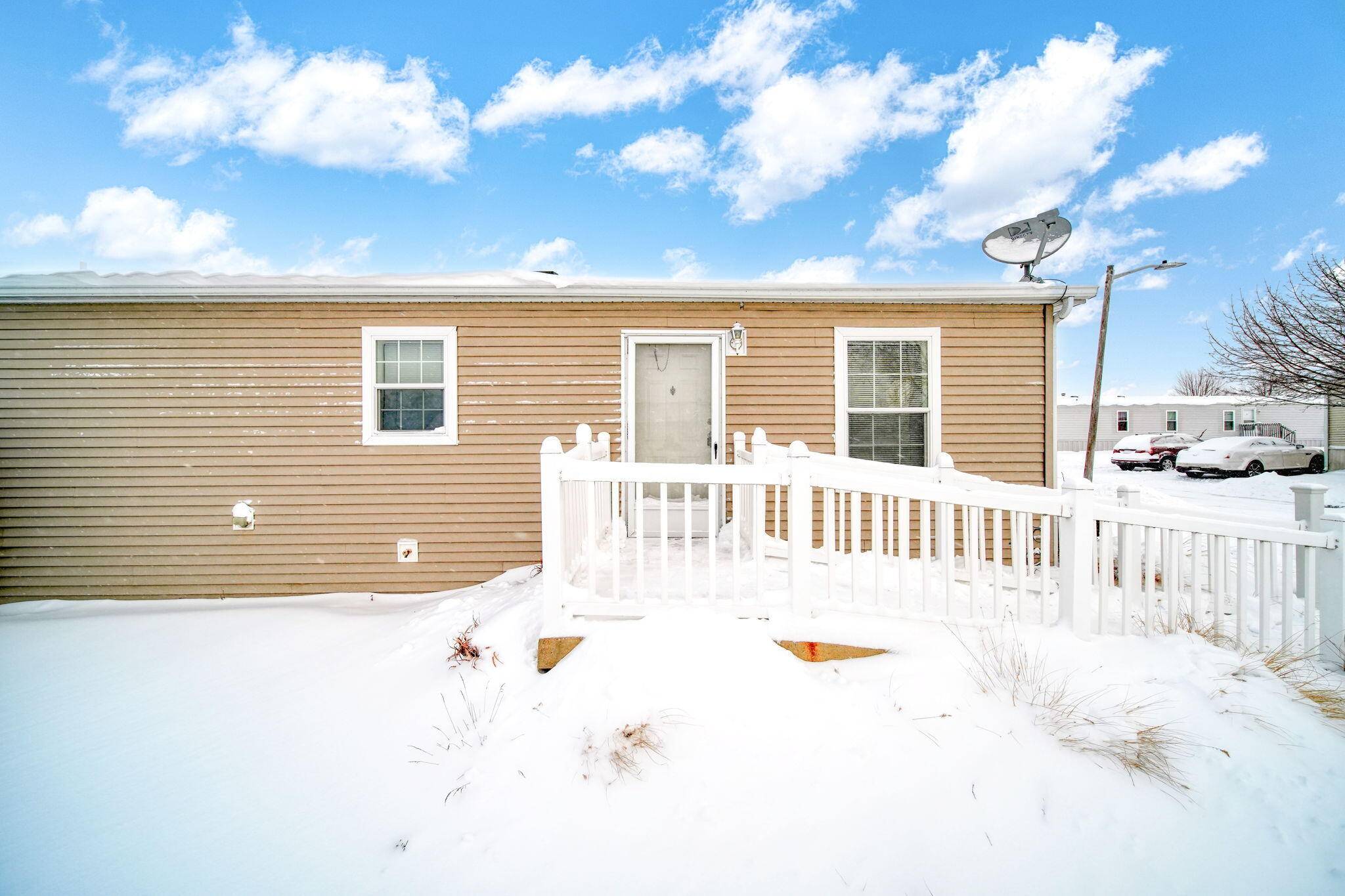 Adrian, MI 49221,324 Grand River DR