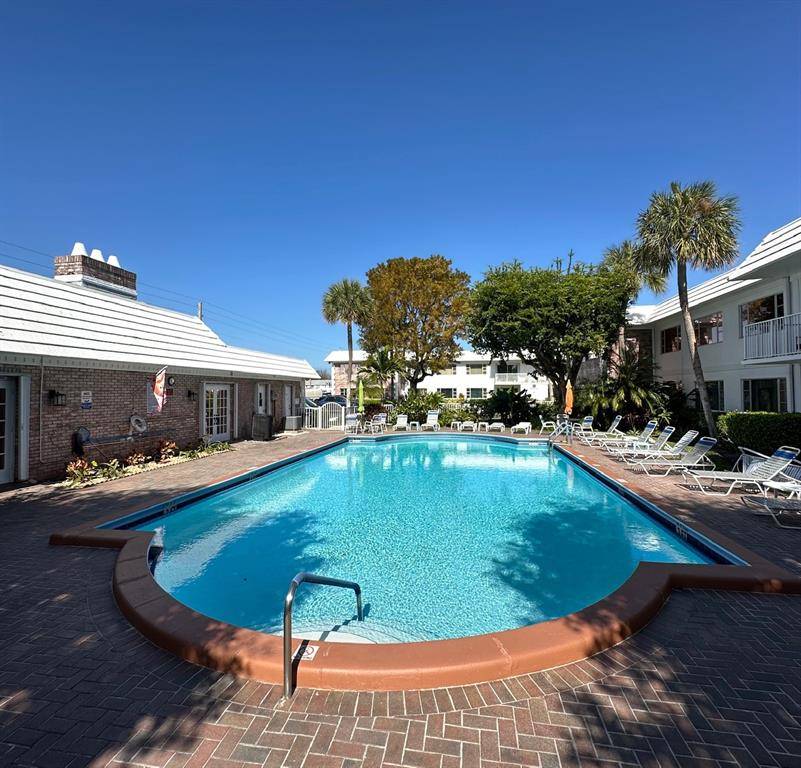 Pompano Beach, FL 33060,350 S Cypress Rd #522