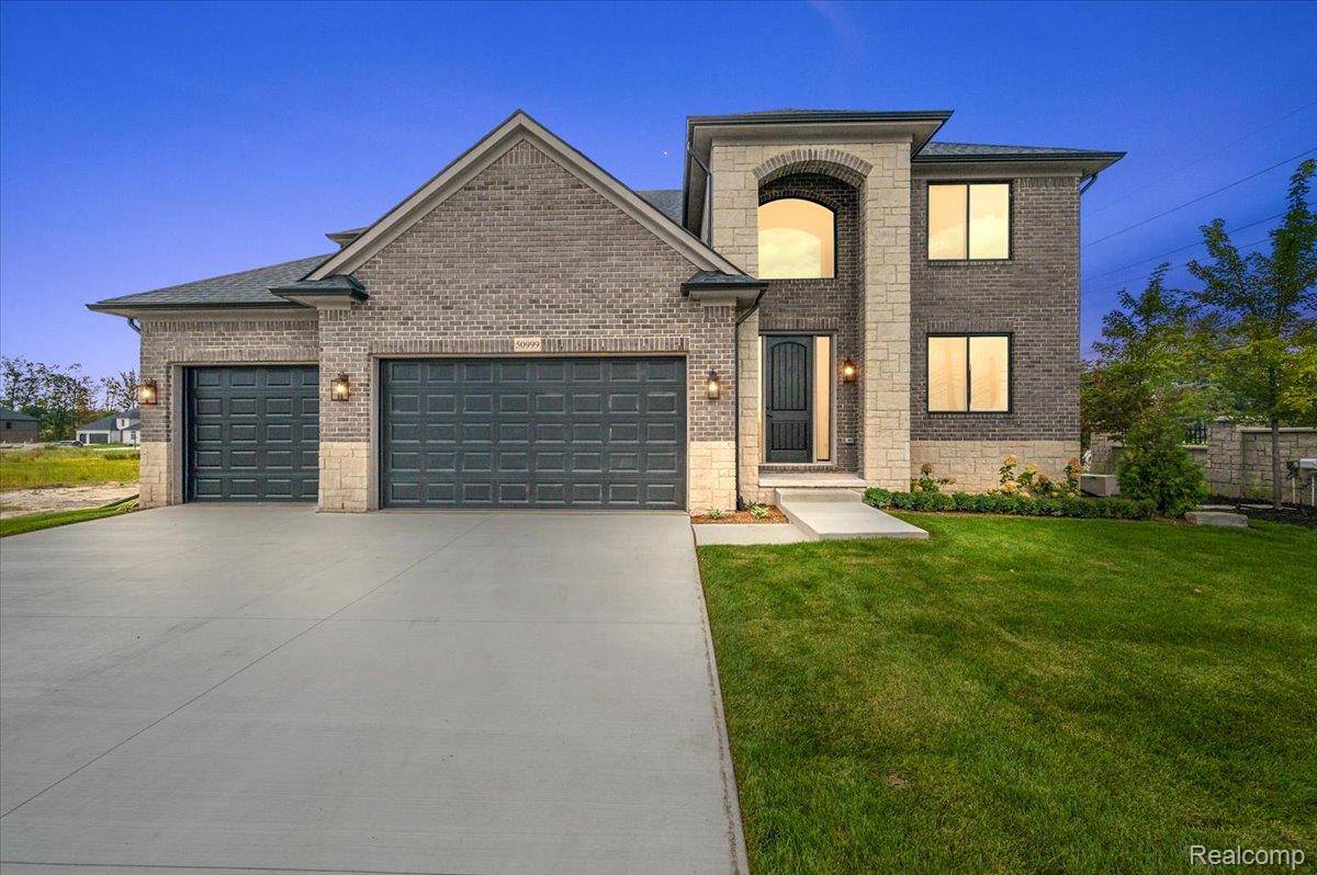 50999 Mistwood DR, Macomb Township, MI 48042