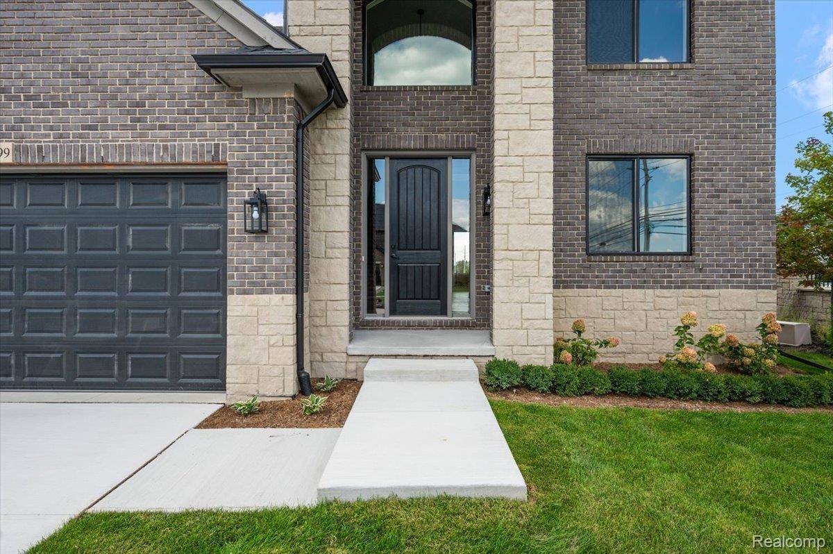50999 Mistwood DR, Macomb Township, MI 48042