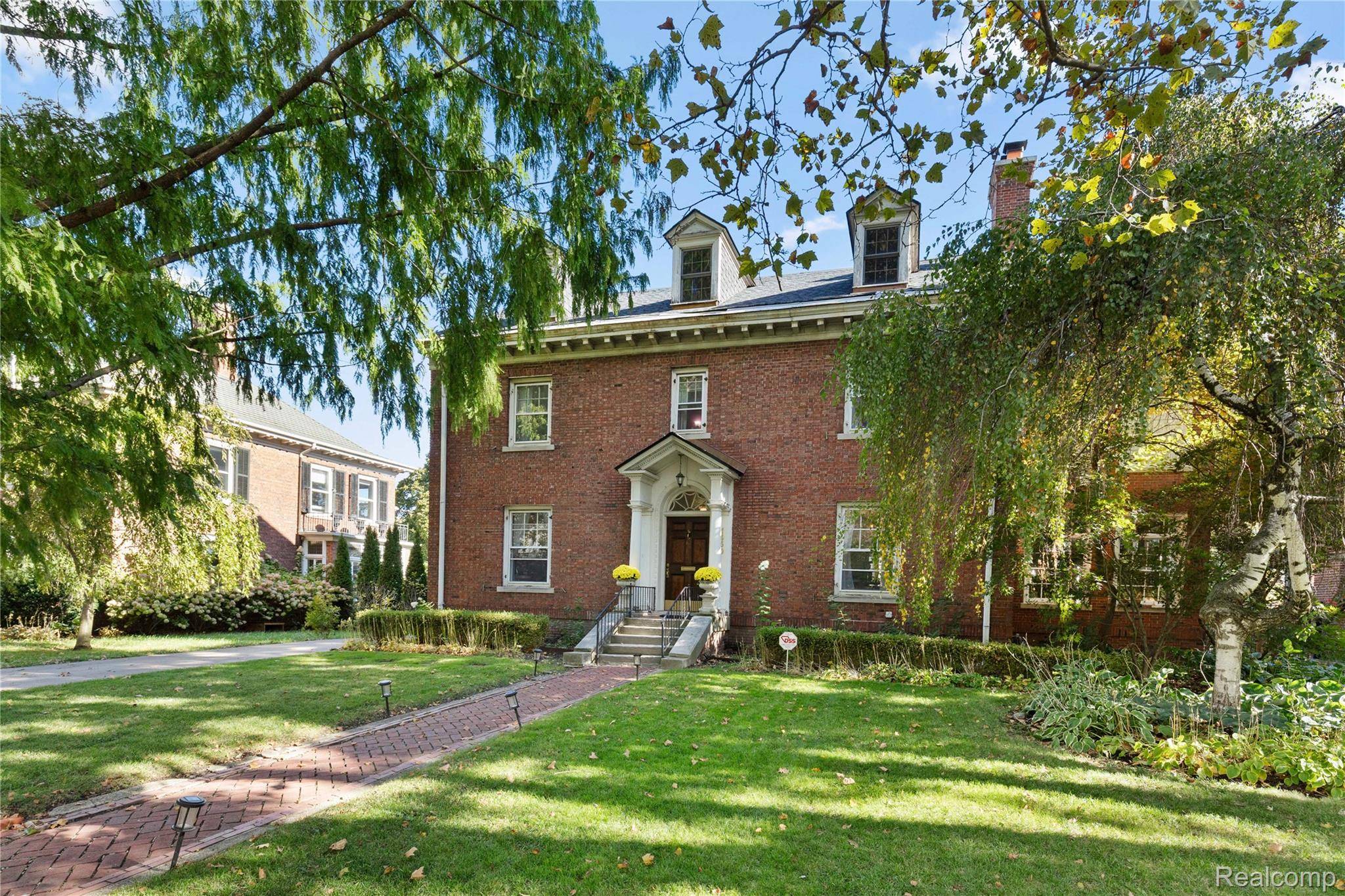 Detroit, MI 48214,1450 Iroquois ST