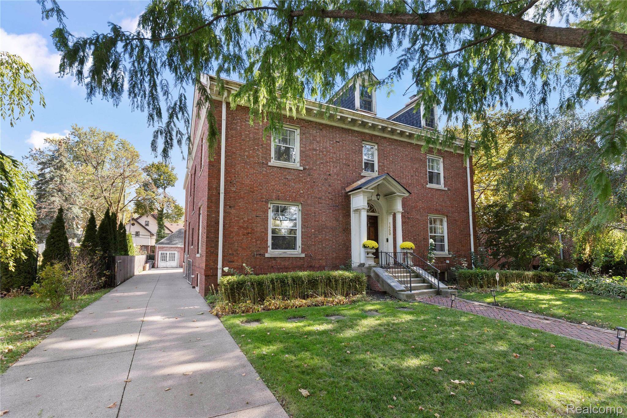 Detroit, MI 48214,1450 Iroquois ST