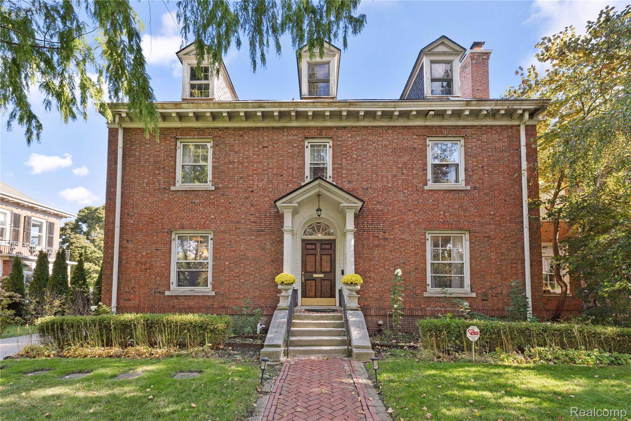 Detroit, MI 48214,1450 Iroquois ST