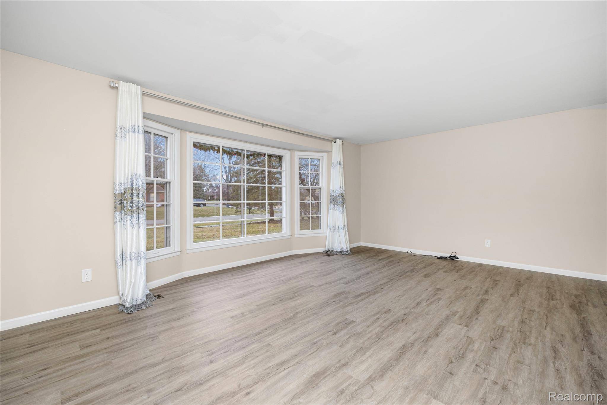 Bloomfield Hills, MI 48301,5738 Pebbleshire RD