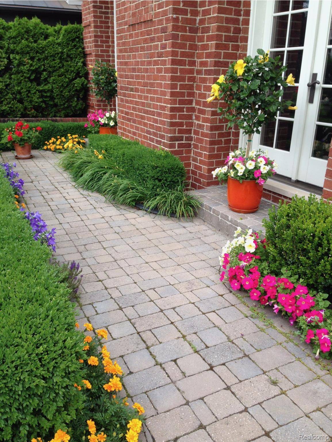 Birmingham, MI 48009,995 Pierce ST