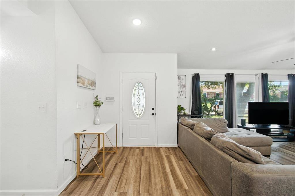 Dallas, TX 75249,9853 Sophora Circle