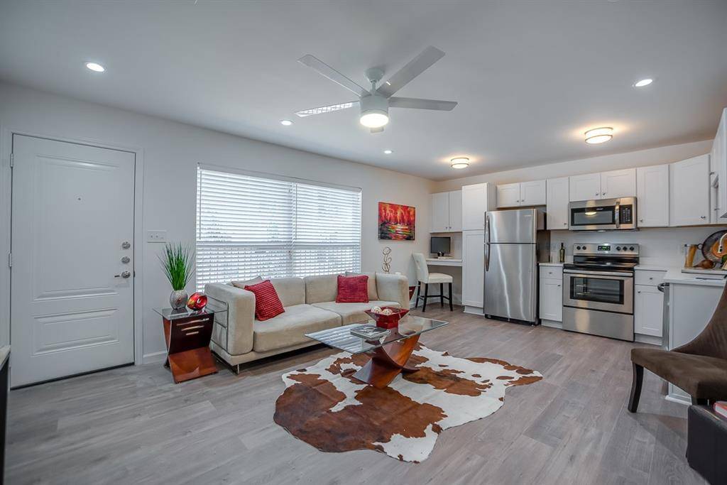 Dallas, TX 75206,1809 Bennett Avenue #206A