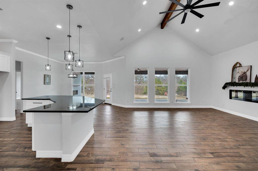 Waxahachie, TX 75167,421 Silo Court