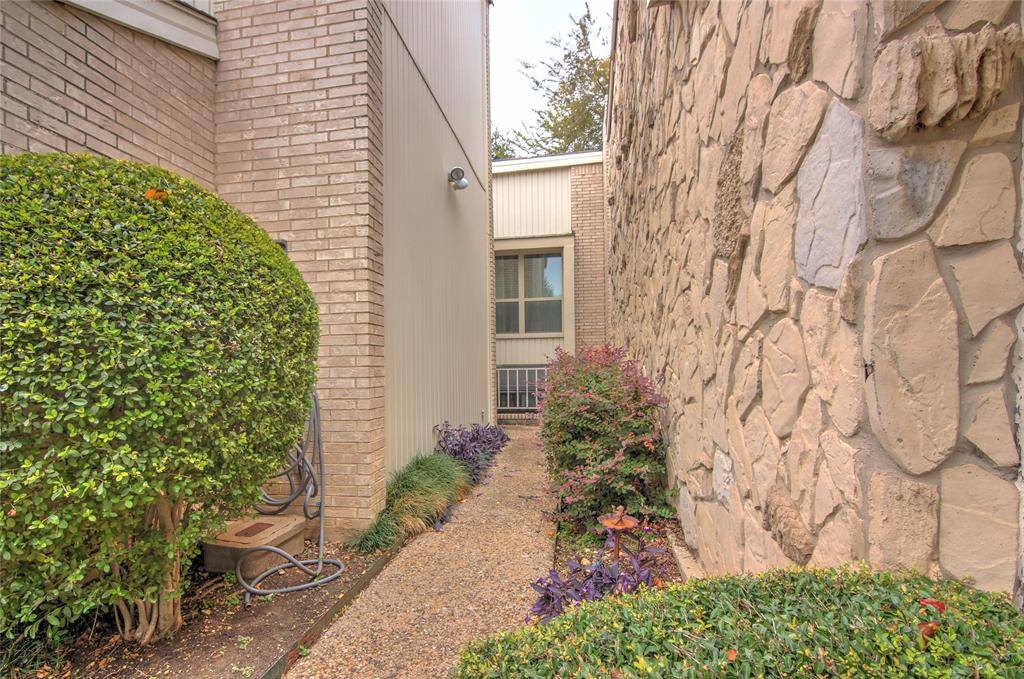 Carrollton, TX 75006,2933 Country Place Circle