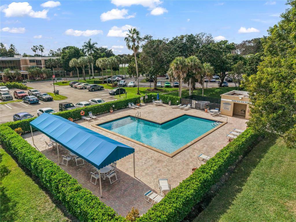 Weston, FL 33326,16325 Golf Club Rd #303