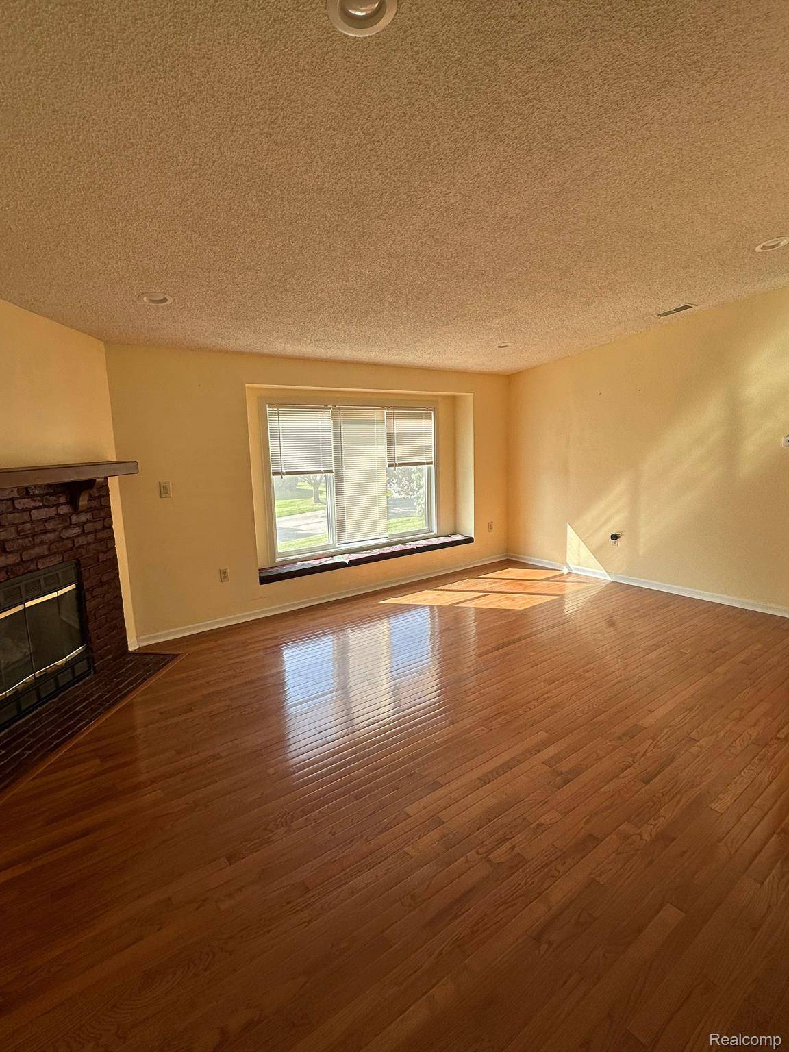 Rochester Hills, MI 48307,2297 LONDON BRIDGE DR #26