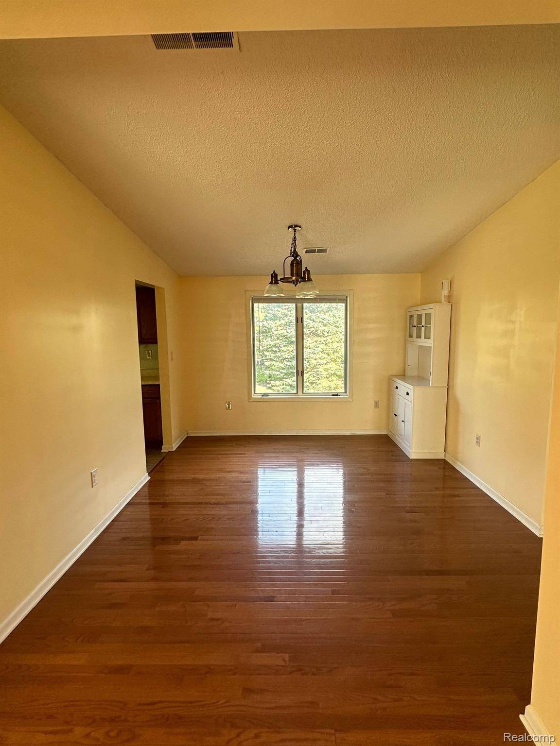 Rochester Hills, MI 48307,2297 LONDON BRIDGE DR #26