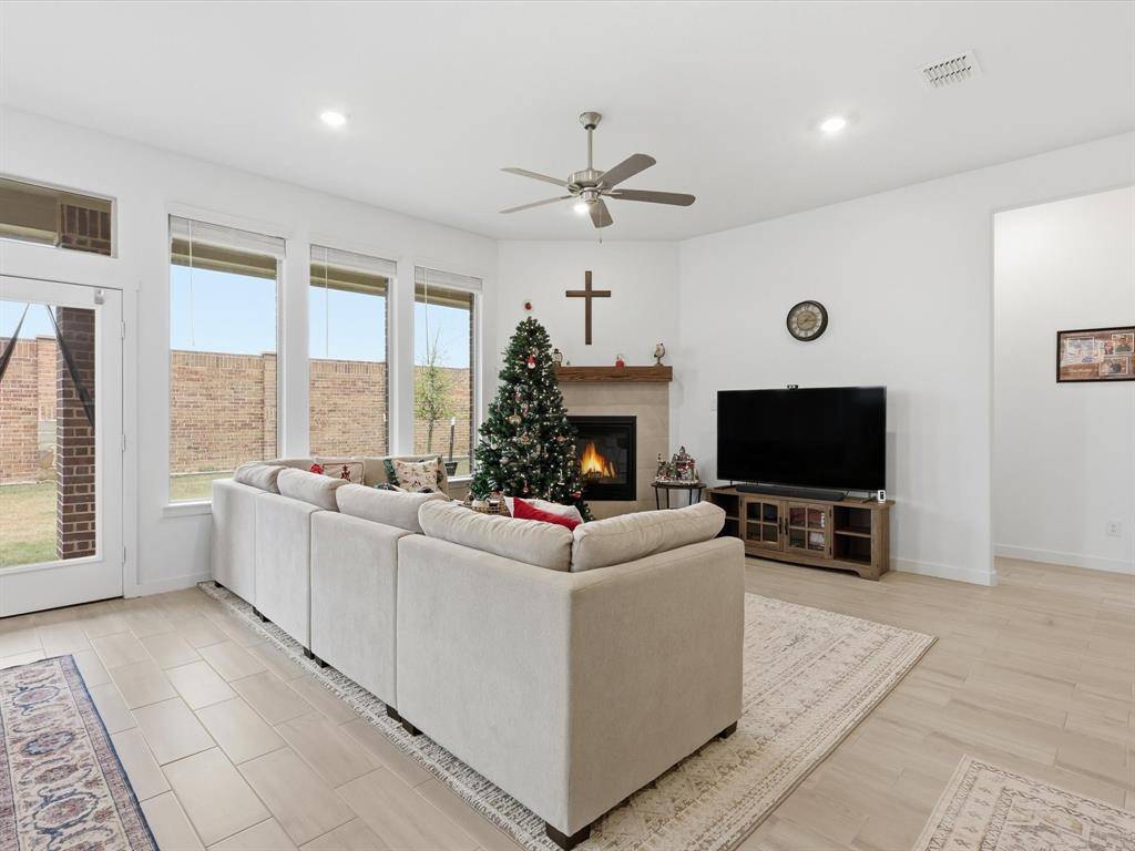 Little Elm, TX 75068,541 Breeds Hill Road