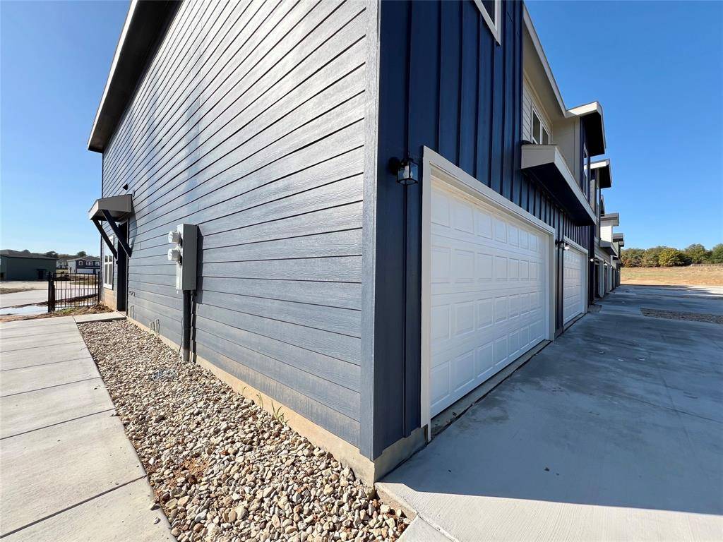 Burleson, TX 76028,3501 E Renfro Street #408