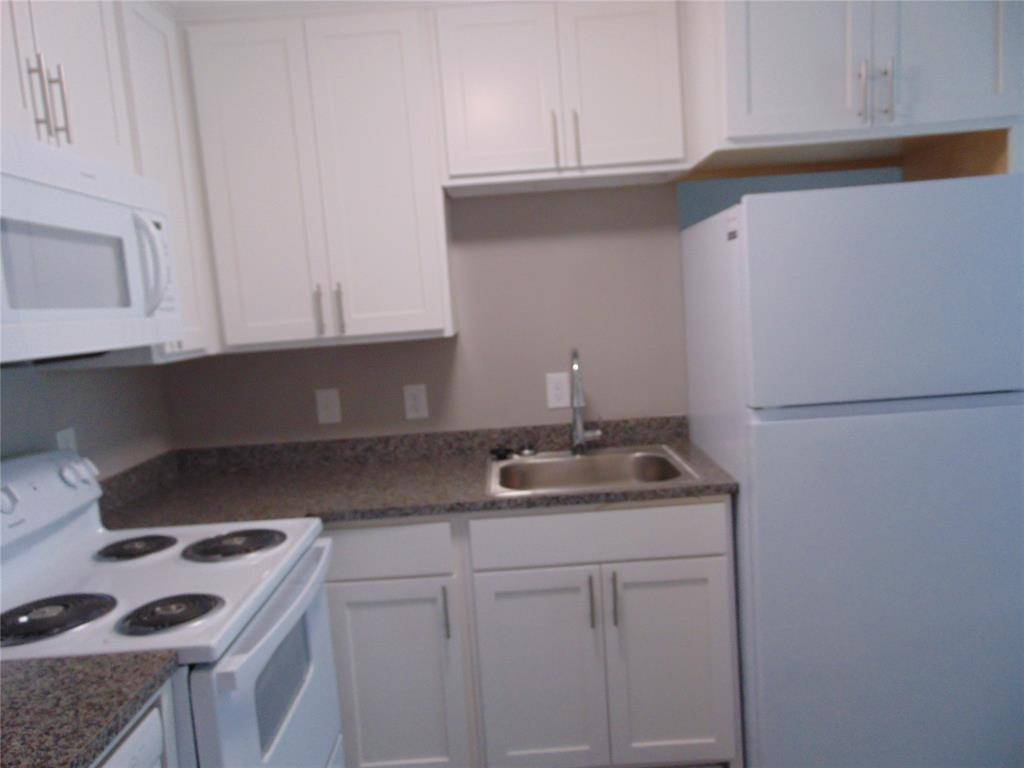 Dallas, TX 75243,9819 Walnut Street #303