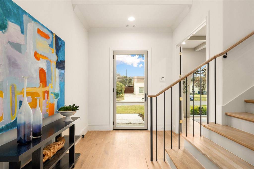 Dallas, TX 75209,6723 Kenwell Street