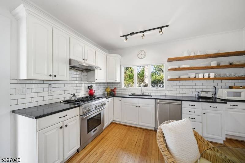 Boonton Town, NJ 07005,423 Essex Ave