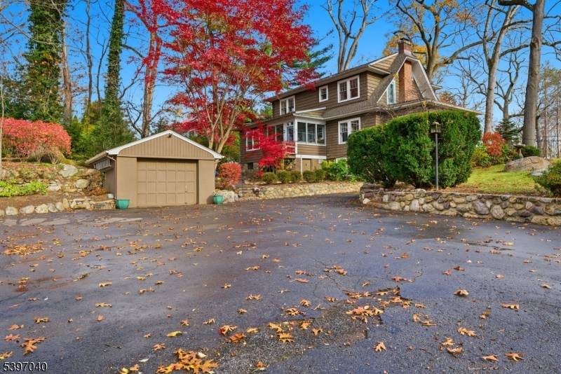 Boonton Town, NJ 07005,423 Essex Ave