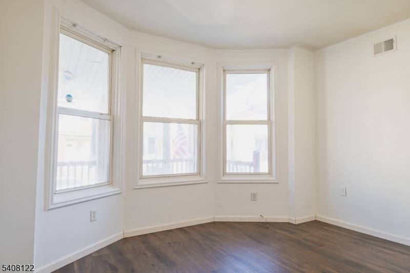 Newark City, NJ 07112,371 Badger Ave