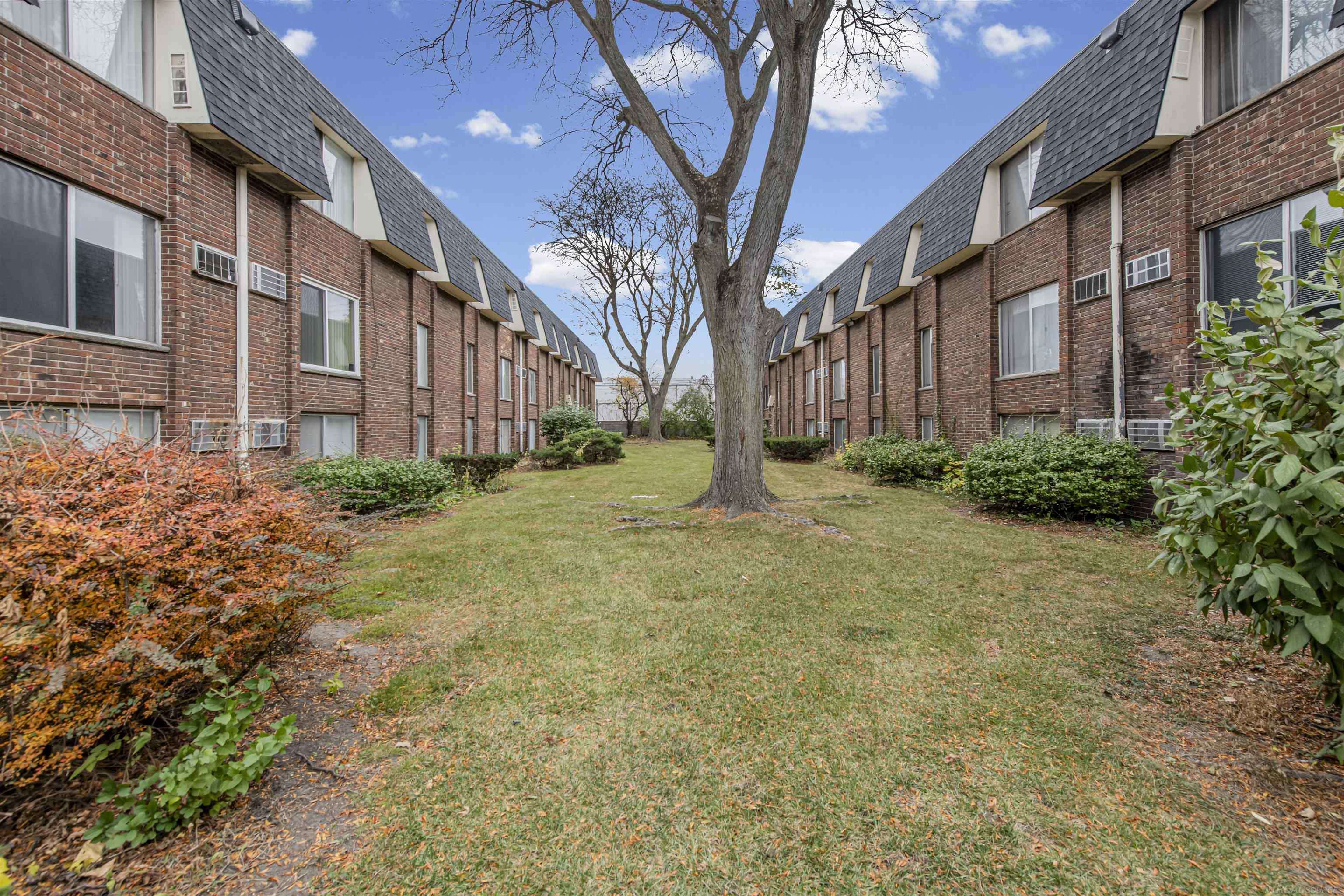 23740 Fenkell ST, Detroit, MI 48223