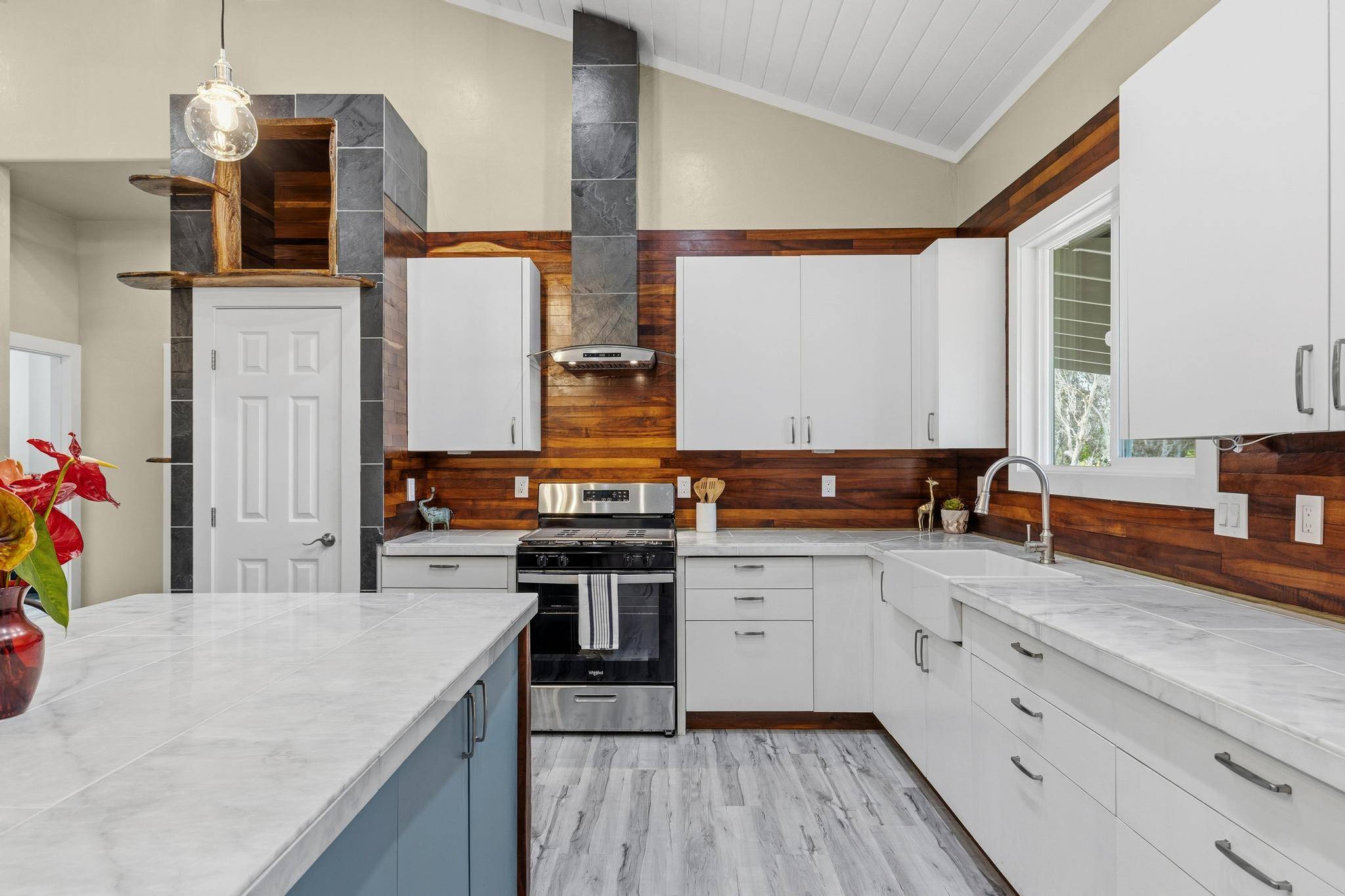 Volcano, HI 96785,99-1770 PUKEAWE CIRCLE