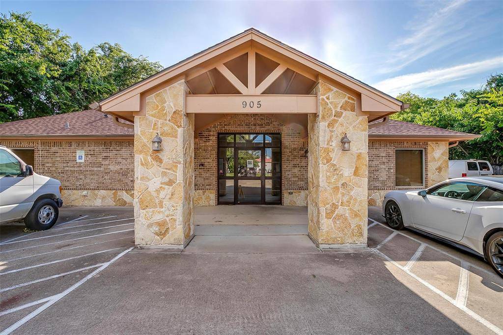 River Oaks, TX 76114,905 Roberts Cut Off