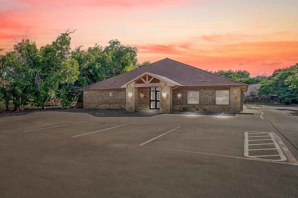 River Oaks, TX 76114,905 Roberts Cut Off