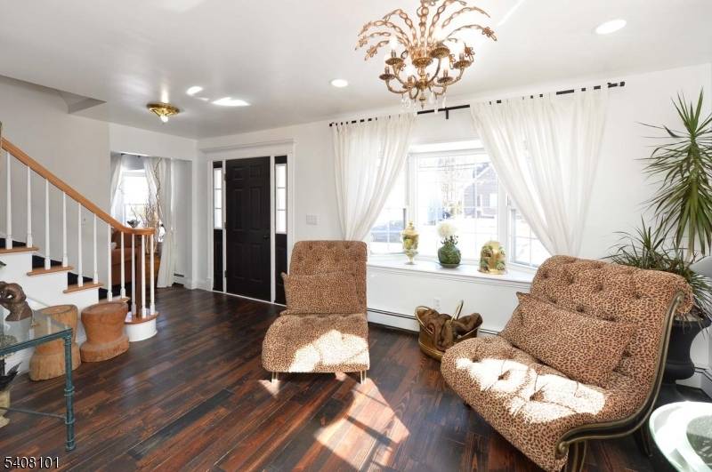 Fair Lawn Boro, NJ 07410,30-11 Rosalie St