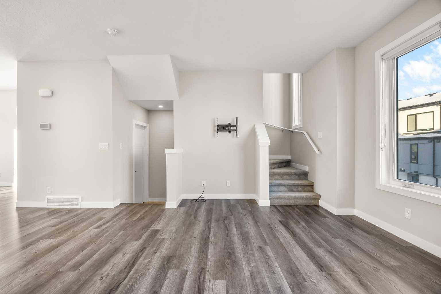 Calgary, AB T3P 1S2,318 Evanscrest SQ NW