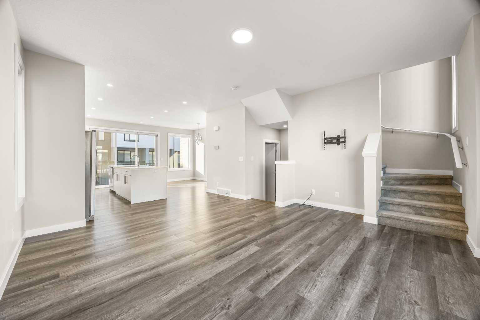 Calgary, AB T3P 1S2,318 Evanscrest SQ NW