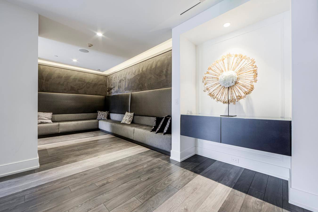 6 Parkwood AVE #312, Toronto C02, ON M4V 2W8