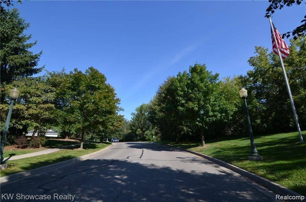 Fenton, MI 48430,12372 SAINT ANDREWS WAY