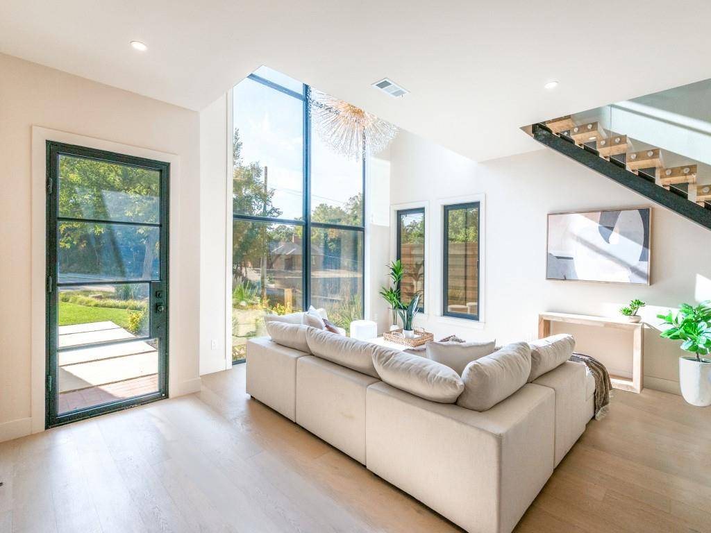 Dallas, TX 75208,1622 Sylvan Avenue