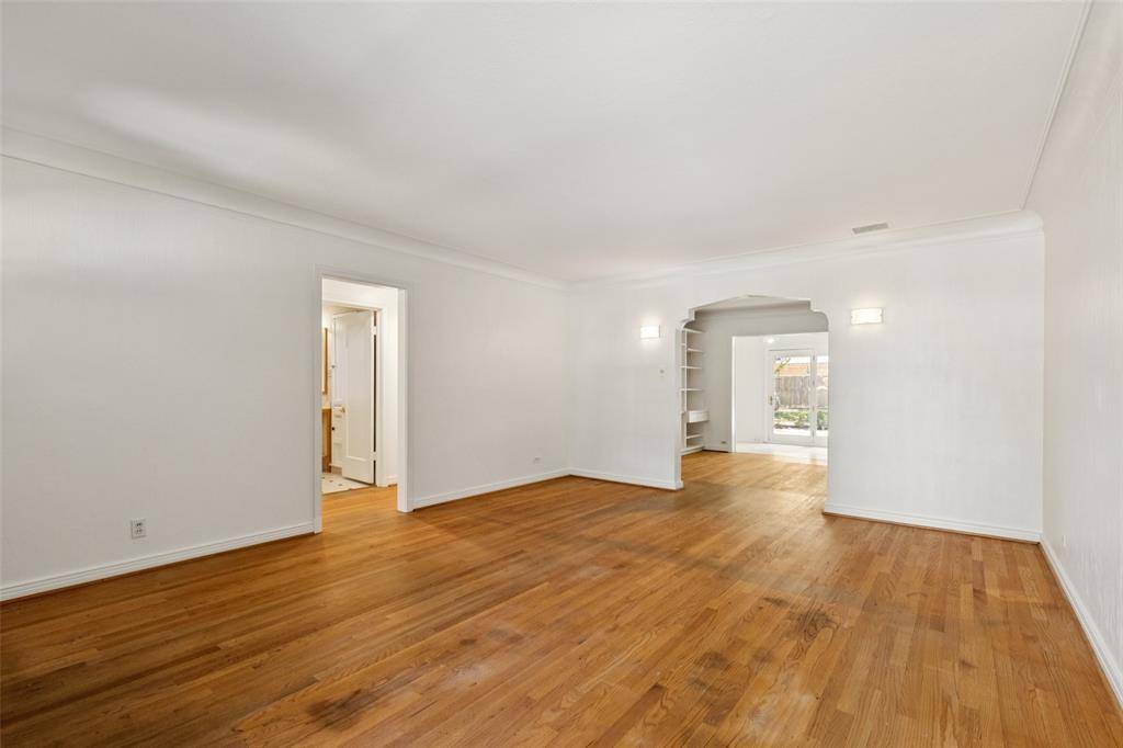 Dallas, TX 75208,926 Salmon Drive