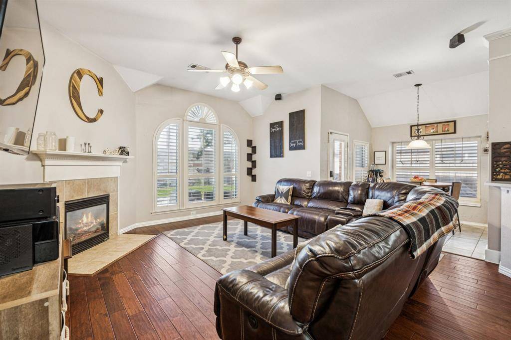 Denton, TX 76210,6828 Crenshaw Lane