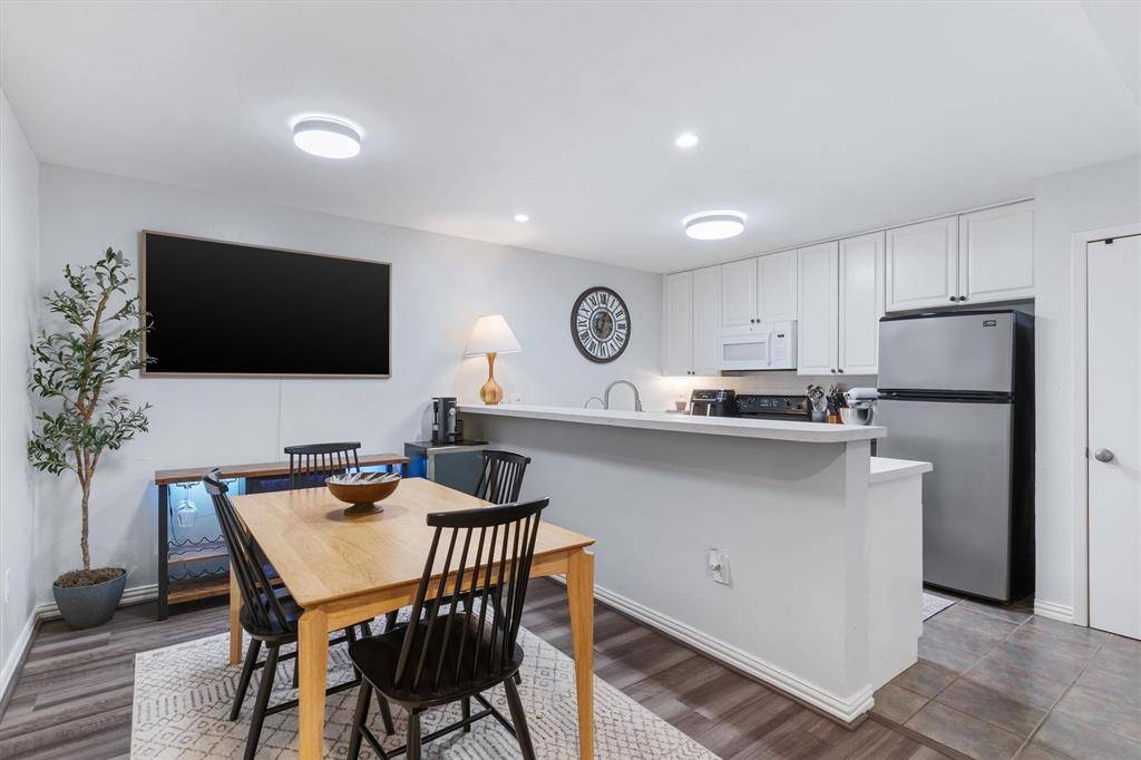 Dallas, TX 75231,7510 Holly Hill Drive #148