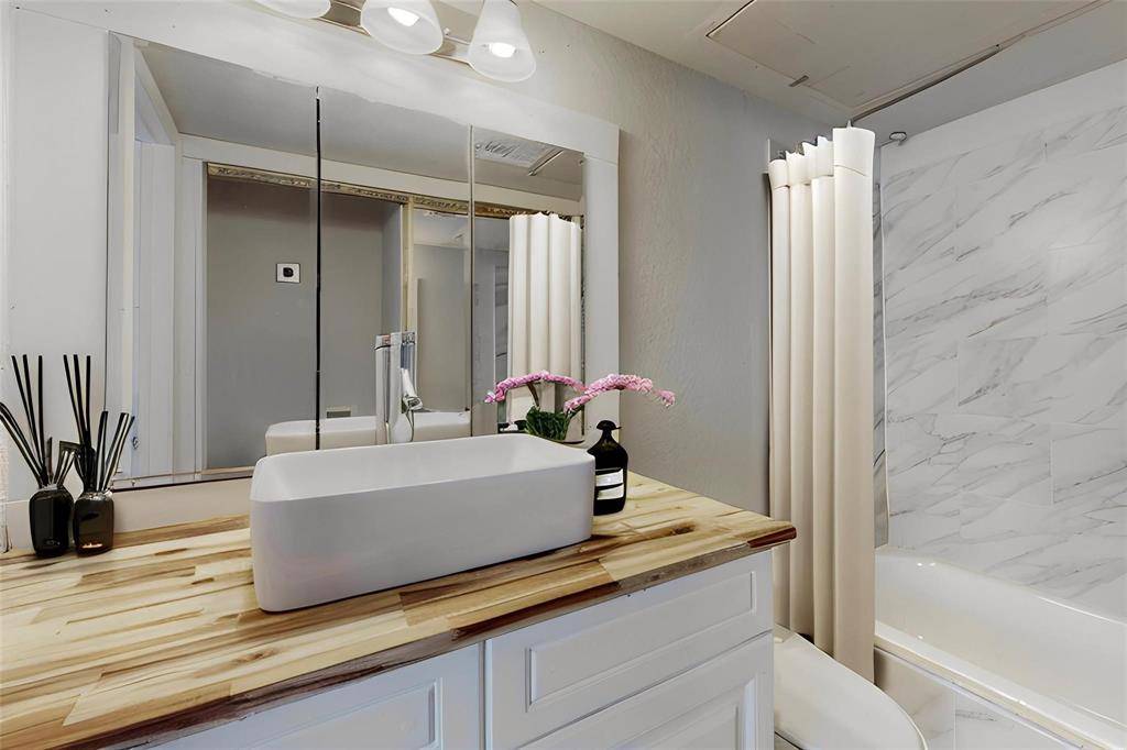 Dallas, TX 75231,6108 Abrams Road #328