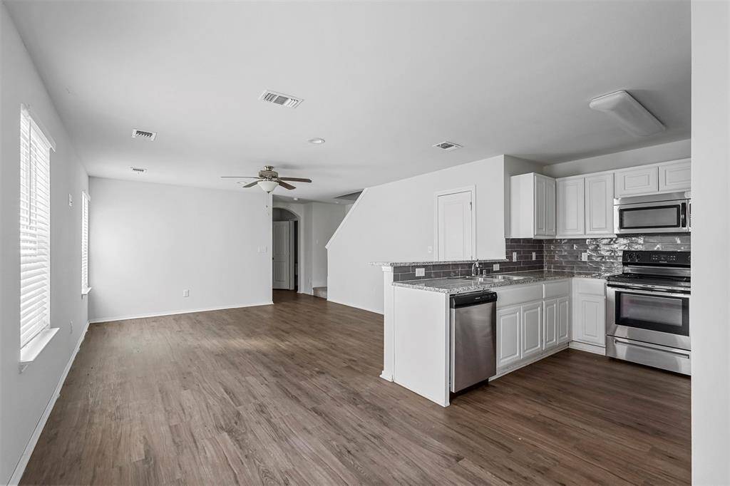 Denison, TX 75020,507 W Walker Street #509