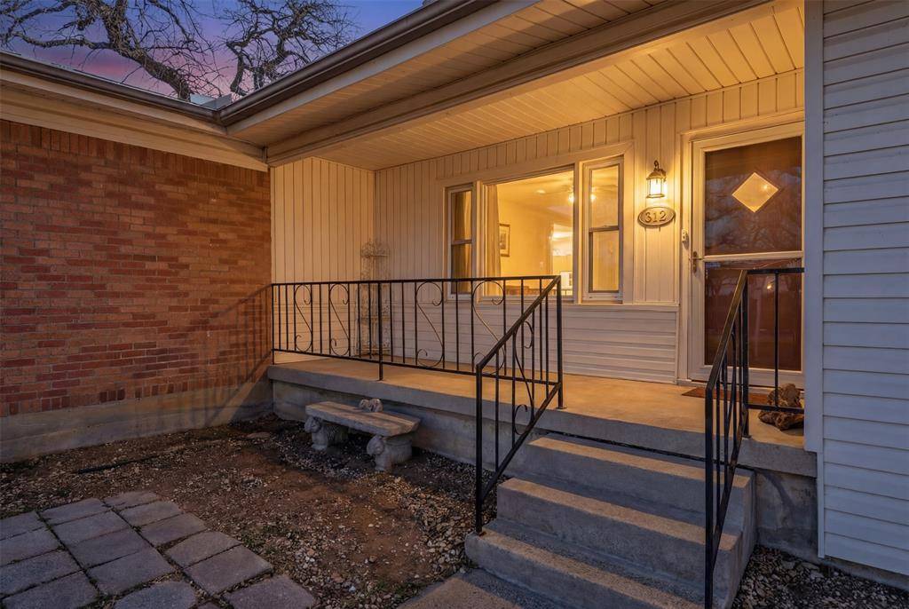 Hurst, TX 76053,312 E Ellen Avenue