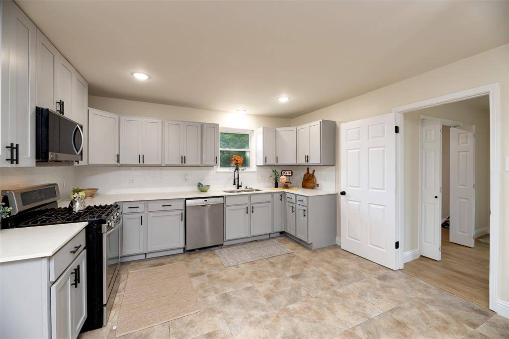 Grapevine, TX 76051,1413 Hill Street