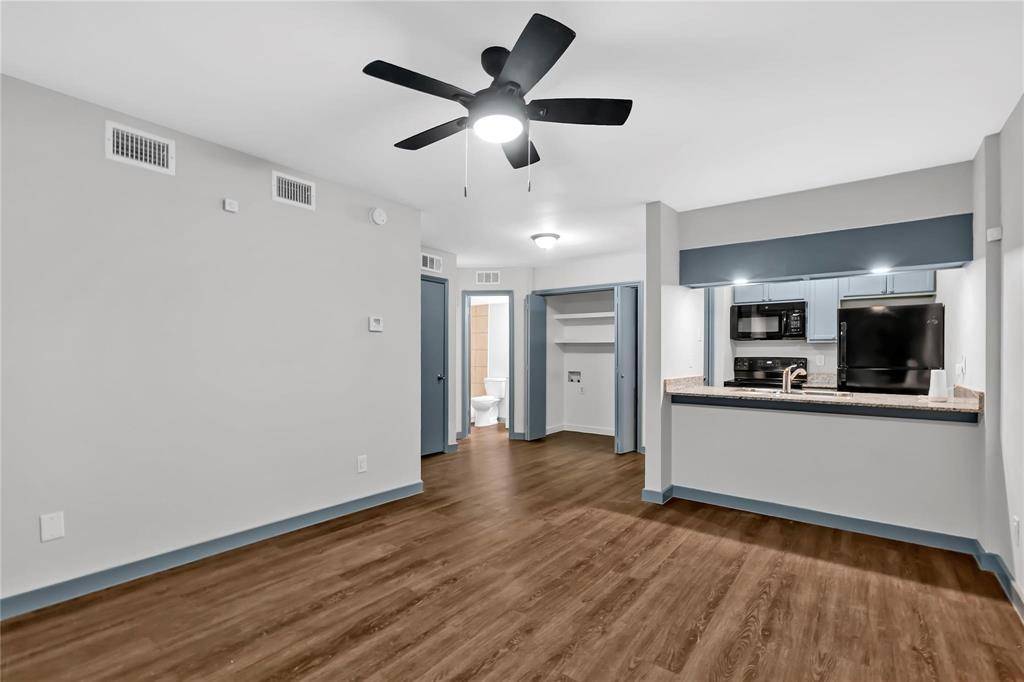 Dallas, TX 75243,9520 Royal Lane #116