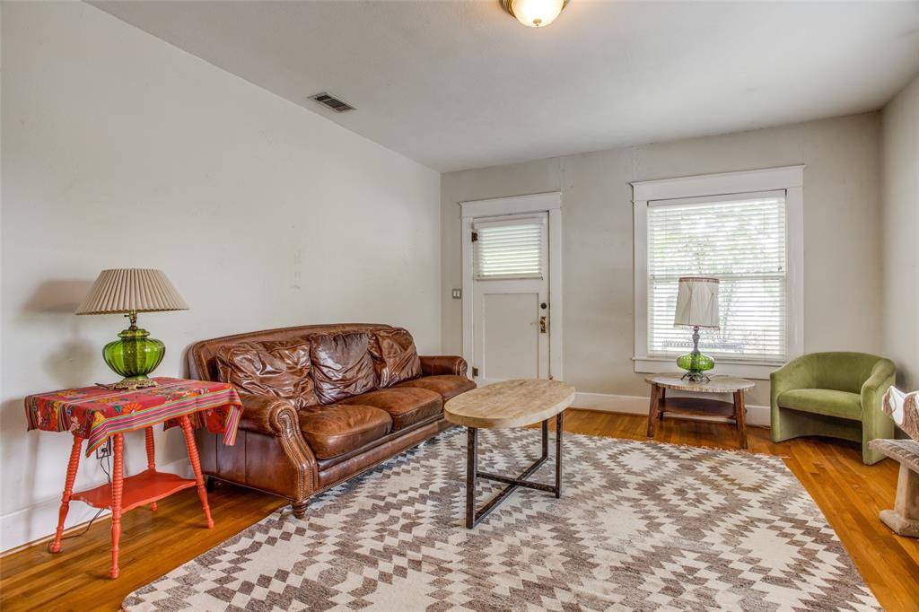 Dallas, TX 75214,6203 Richmond Avenue