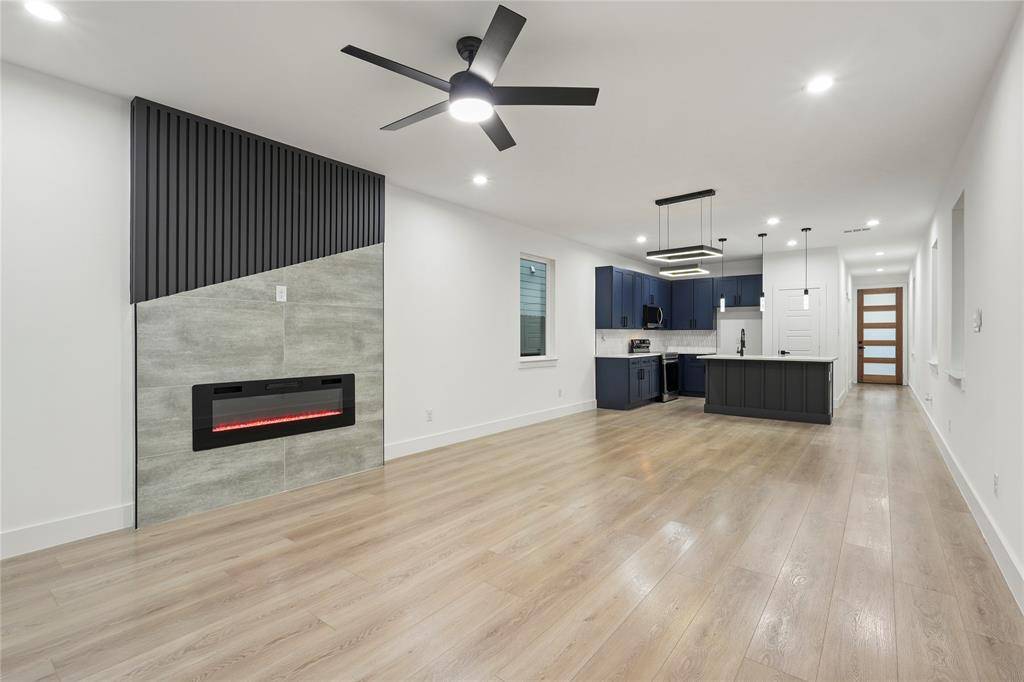 Dallas, TX 75215,6112 Carlton Garret Street