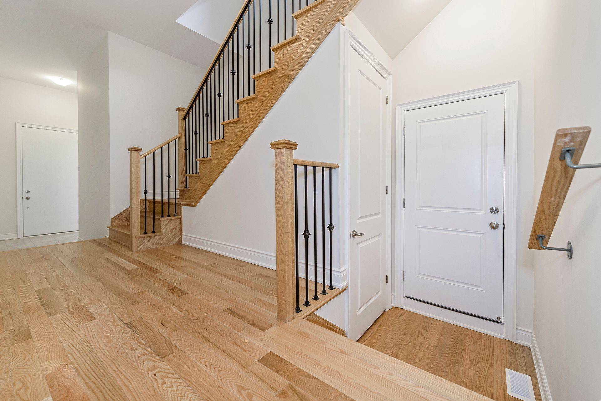 Oakville, ON L6H 6T3,1341 HYDRANGEA GDNS