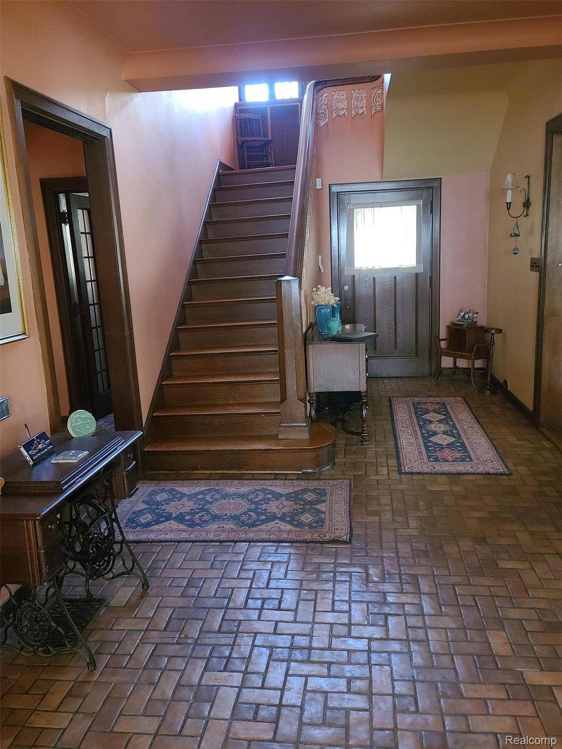 Detroit, MI 48214,2475 Iroquois ST