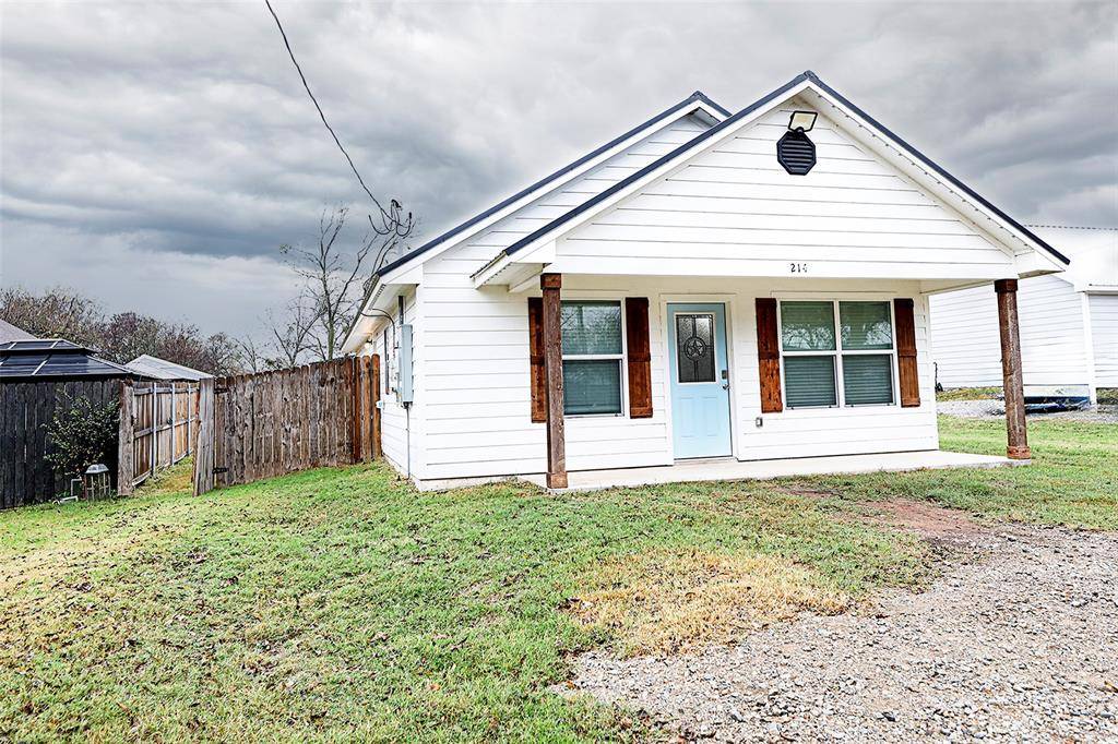 Bowie, TX 76230,214 E Clay Street