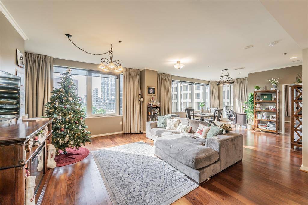 Dallas, TX 75202,1200 Main Street #306