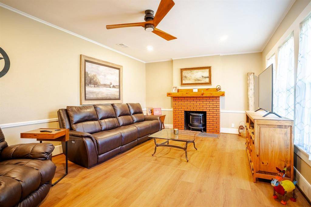 Mexia, TX 76667,820 E Palestine