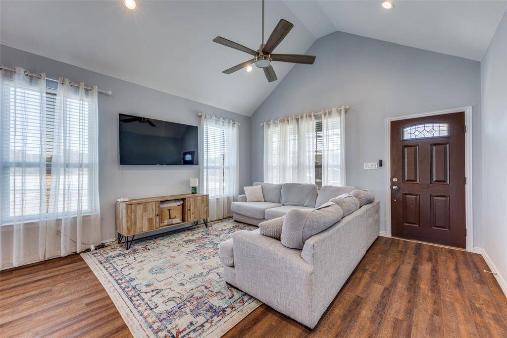 Leonard, TX 75452,308 E Houston Street