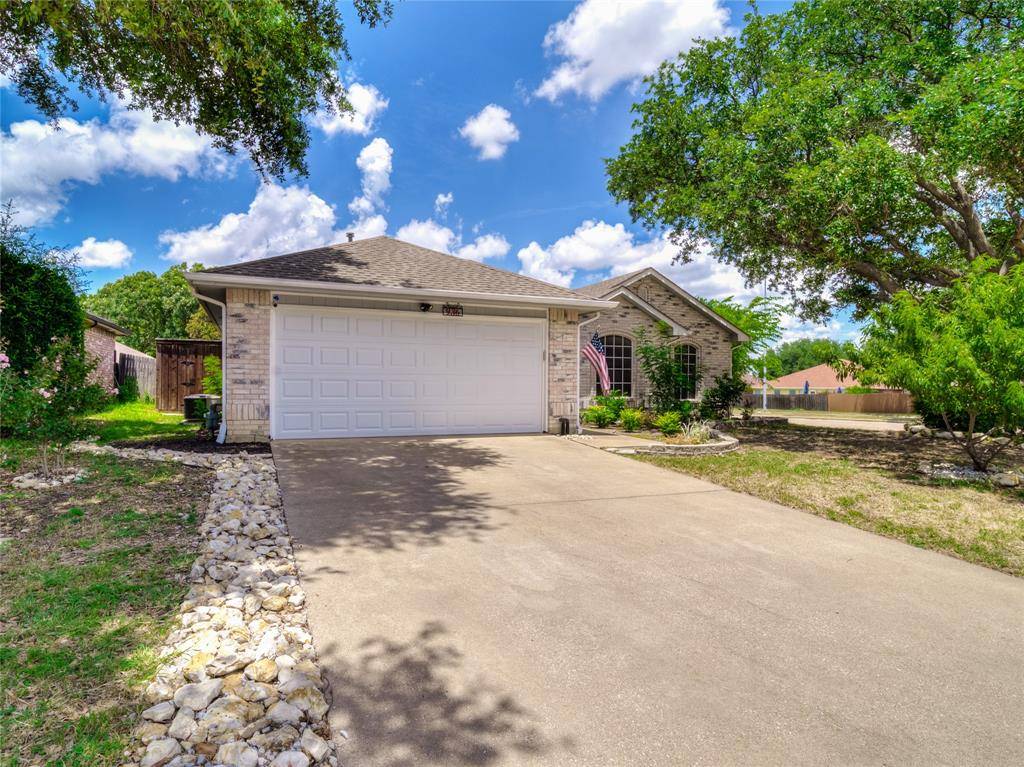 Saginaw, TX 76131,936 Silver Streak Drive
